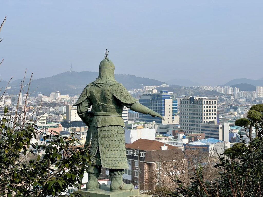 유달산의 이순신 장군 동상