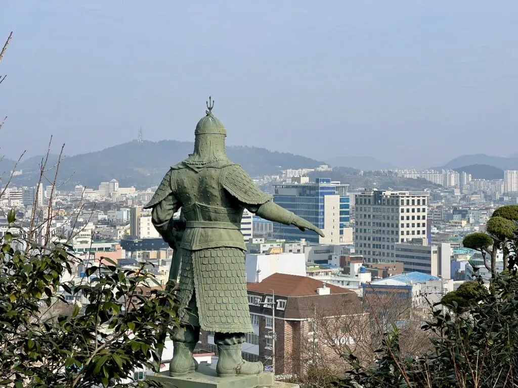 유달산의 이순신 장군 동상