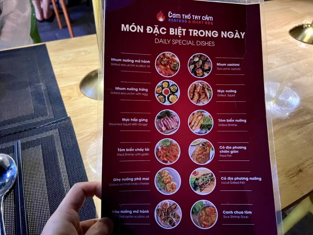 Com Tho Tay Cam, 푸꾸옥 뉴월드 리조트 추천 맛집 10 Com Tho Tay Cam의 메뉴판