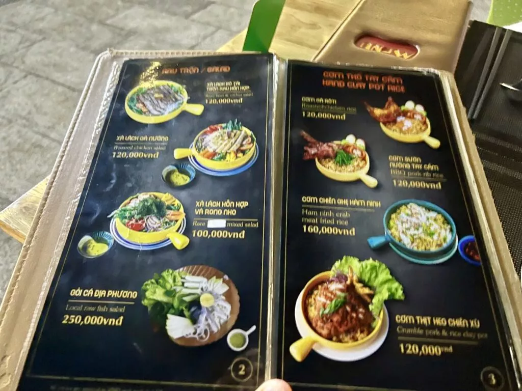 Com Tho Tay Cam, 푸꾸옥 뉴월드 리조트 추천 맛집 8 Com Tho Tay Cam의 메뉴판