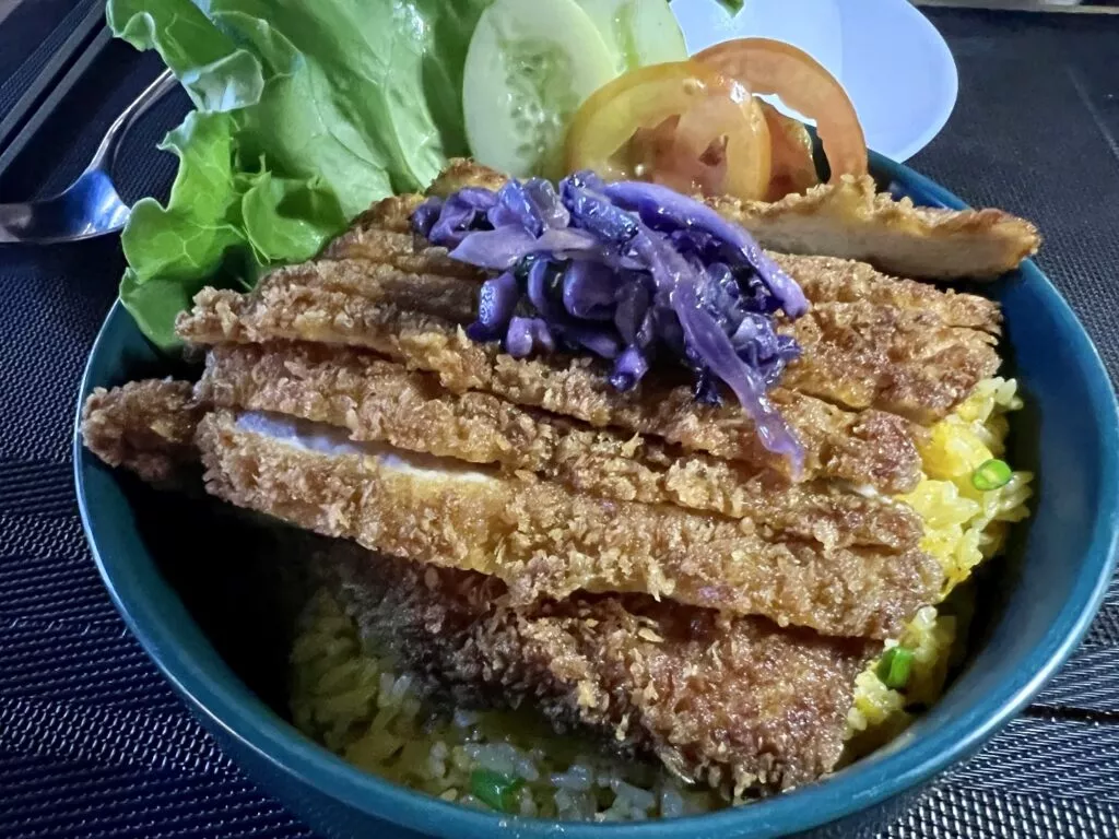 베트남 푸꾸옥 뉴월드 리조트에 다녀온 후기 20 콤 또 타이 캄의 돈가스 덮밥