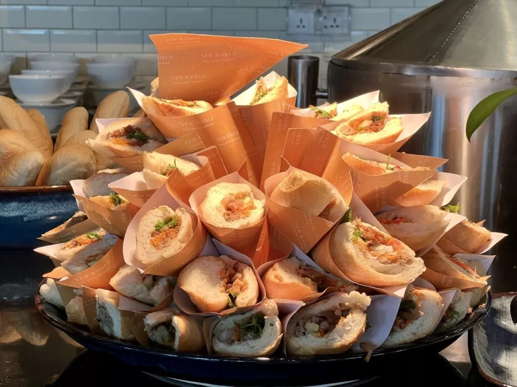 베트남 푸꾸옥 뉴월드 리조트에 다녀온 후기 13 뉴월드 리조트 조식 식당으 반미 샌드위치