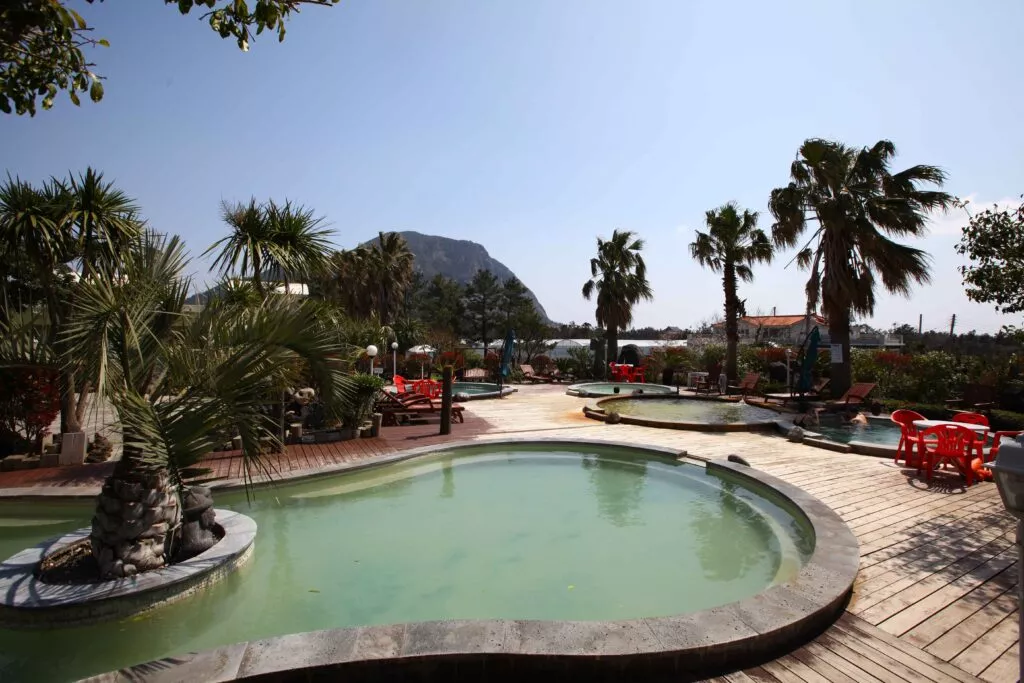 제주도 겨울 여행 코스 추천, 낭만과 여유를 담은 2박 3일 여행 5 산방산 탄산 온천