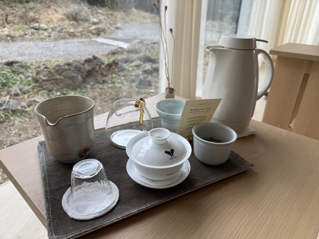 에가톳 라이브러리, 제주도를 여행할 때 꼭 가야 할 서점 추천 6 D843252F 0254 47BA AD71 4DDE1EF5F57E 1 105 c